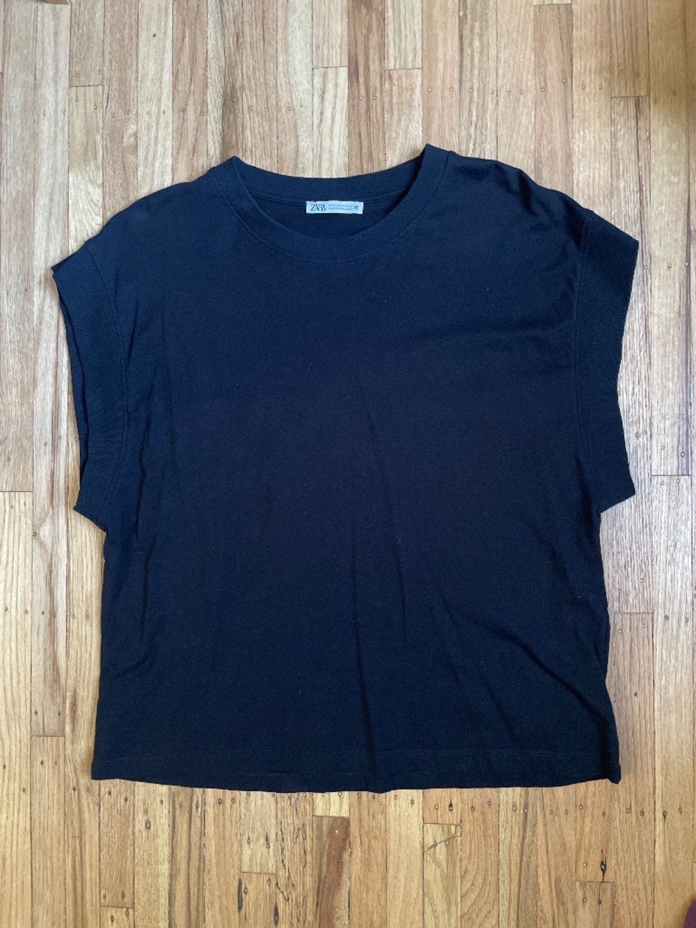 Medium Black Top